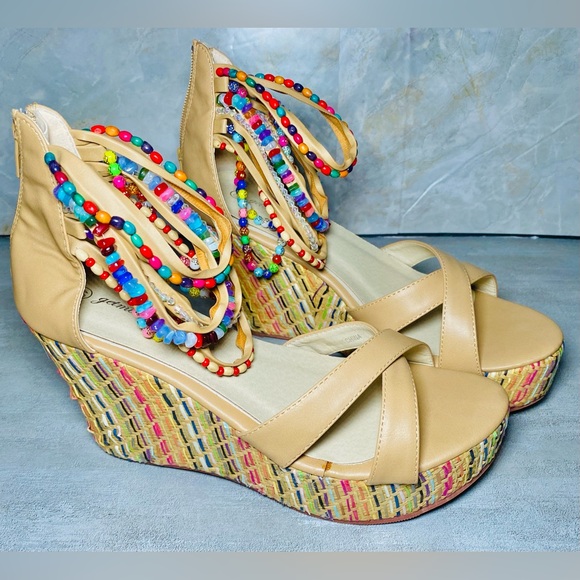 Get More Beauty Hobo Platform Wedges‎ with Beads Across The Top Size 9 - Picture 1 of 9